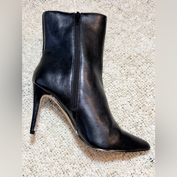 Rouge! Sleek Black Ankle Booties - Picture 6 of 6